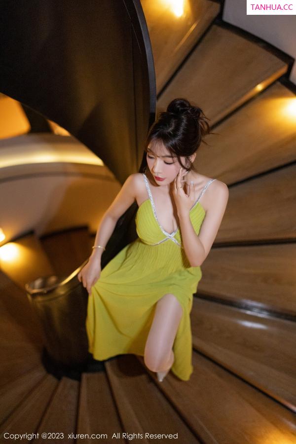 陈芝 芝芝Booty [XiuRen]高清写真图 2023.11.21 No.7696 徐莉芝Booty 长裙美腿第14张图片